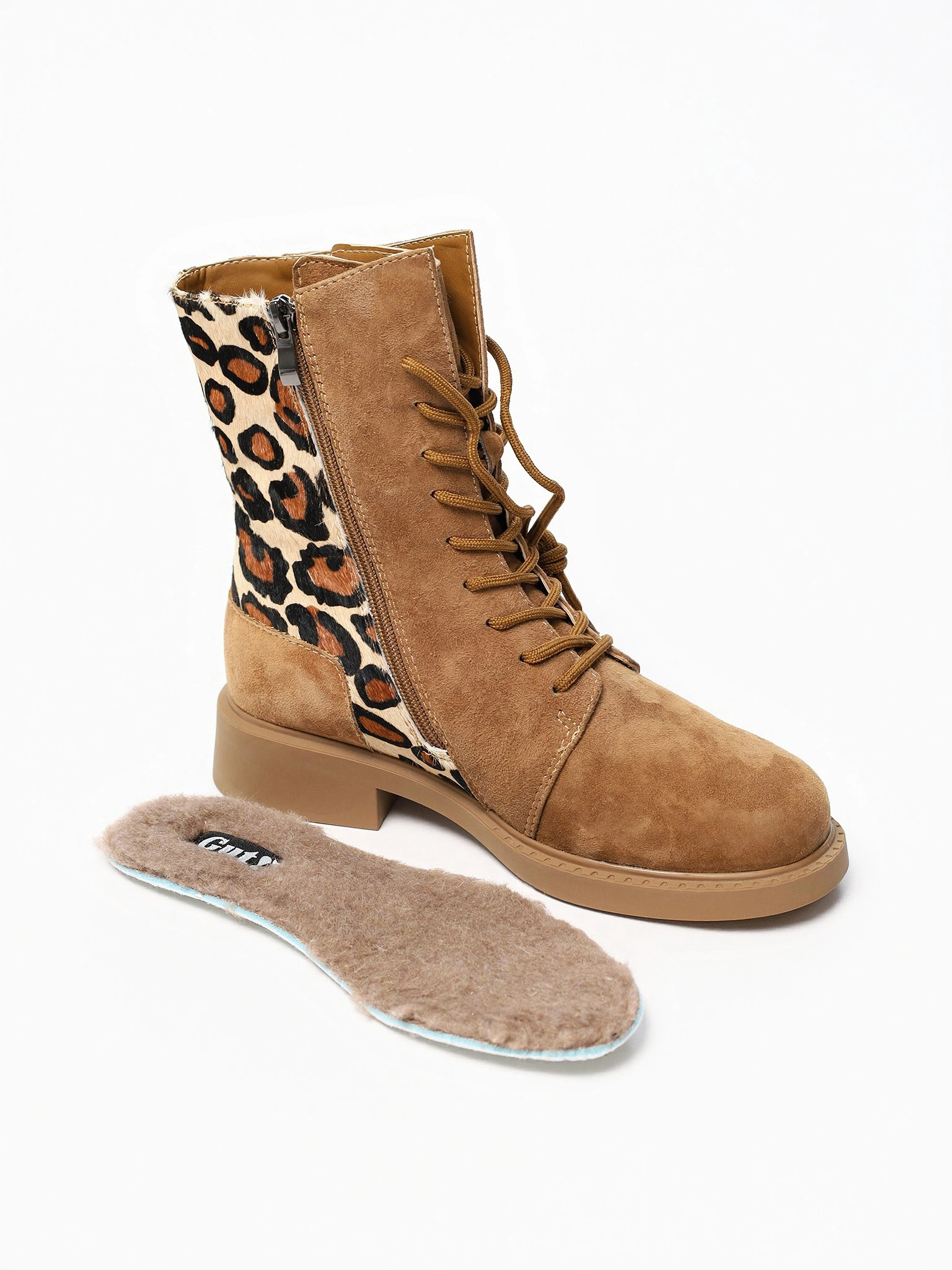 Ботинки комбинированные коричневого цвета на среднем широком каблуке